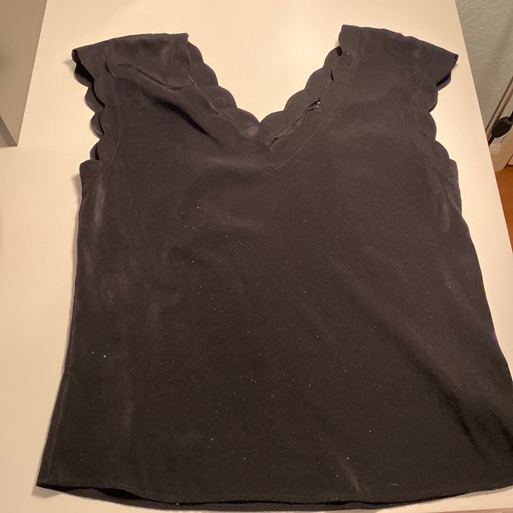 Express top with scalloped neckline/sleeves